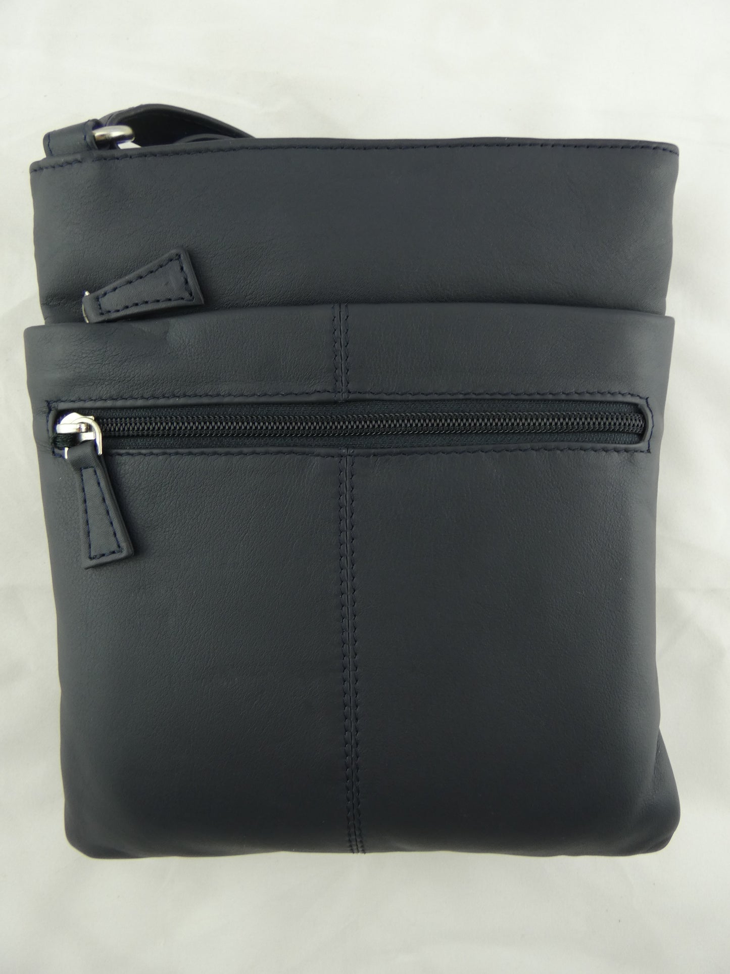 Drake Medium Leather Bag ~ Deluxe Traveller